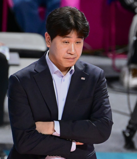 SOOP 배구 여자배구 김종민 감독 재판 리스크에도 유력한 진짜 이유