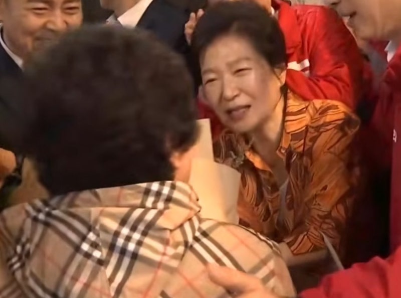 "대전은요?" 그 한마디로 판 뒤집은 박근혜, 20년 만에 대전 간다…이장우 위해 움직인 진짜 ....
