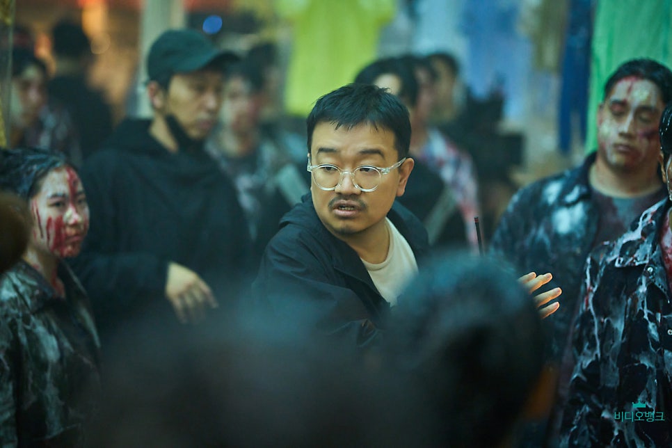 연상호 한국 영화 군체 정보 출연진 줄거리 쿠키 리뷰