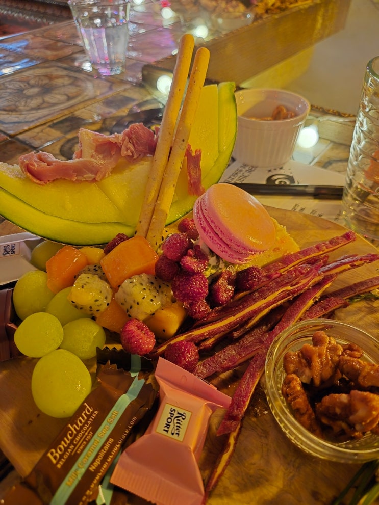  을지로 술집 선셋레코드! 힙지로 데이트 코스로 완벽한 LP바 분위기 맛집 후기