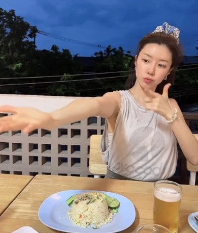 “5대 얼짱 클래스 그대로”…치앙마이서 포착된 박한별 민낯 근황 화제 “제주도 카페 사장님이라더니…” 박한별 최근 분위기 눈길 “42세 맞아?”