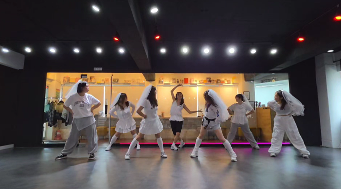 숏폼 난리난 ☆아일릿☆ 'It's Me' 챌린지! 안 나오면 쳐들어간다 쿵짜작 쿵짝