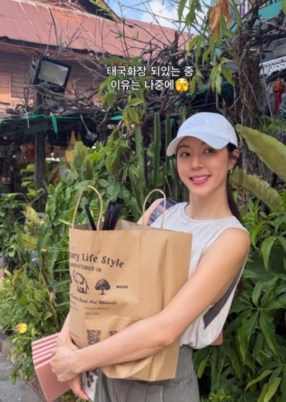 “5대 얼짱 클래스 그대로”…치앙마이서 포착된 박한별 민낯 근황 화제 “제주도 카페 사장님이라더니…” 박한별 최근 분위기 눈길 “42세 맞아?”