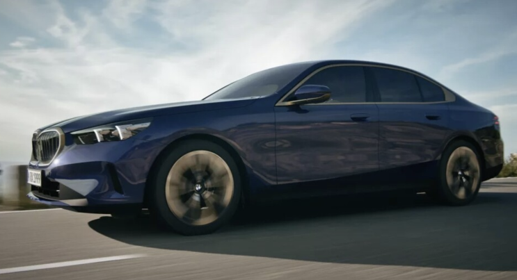  "1위 뺏긴 진짜 이유" BMW 5시리즈 G60, 풀체인지 가격 논란 단점