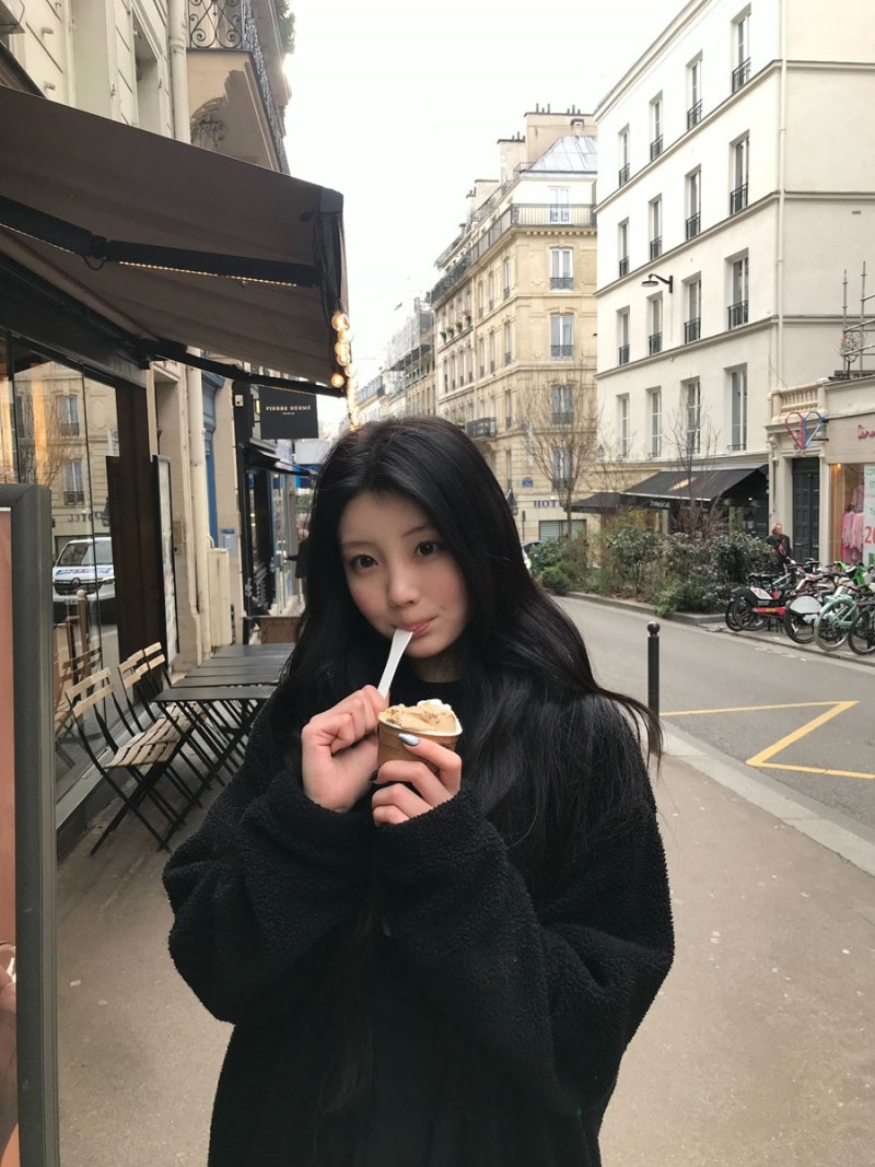 아일릿 원희 셀카 사진 나이 고향 볼살 오빠 ILLIT