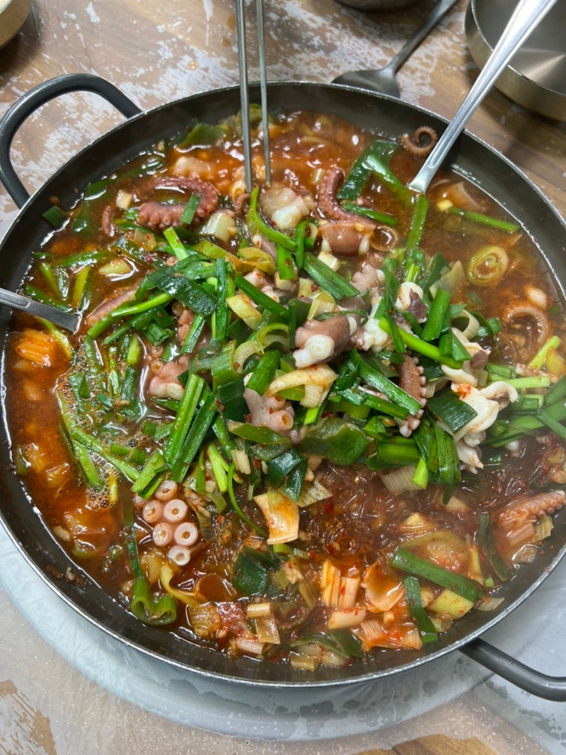 [서울] 동대문역사공원역 동대문 DDP 노포 점심 맛집 '조방낙지' 칼칼한 산낙지 전골을 찾는다....