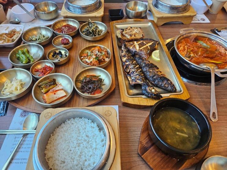  [춘천/삼천동/맛집]괭이부리마을 춘천점 화덕 생선구이 후기! 떡볶이 잡채 무한리필 셀프바의 유혹