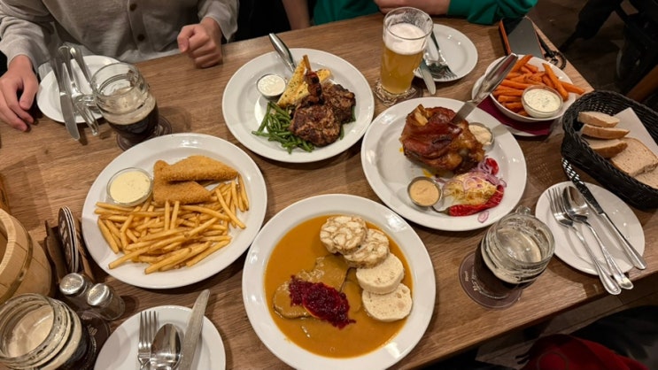  프라하 여행 일정 추천, 프라하 일몰 장소 추천, Riegrovy sady, 프라하 맛집 추천, 코젤로브나, 굴라쉬, 꼴레뇨, 스마제니 시르, 흑맥주 맛집 (워너고트립 후기)