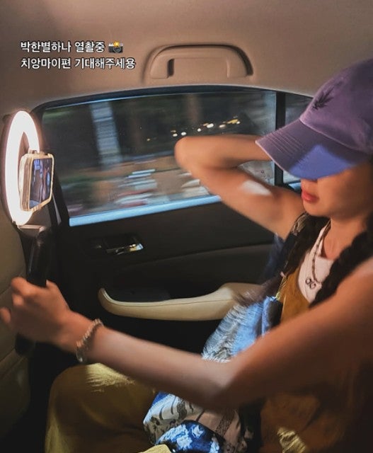 “5대 얼짱 클래스 그대로”…치앙마이서 포착된 박한별 민낯 근황 화제 “제주도 카페 사장님이라더니…” 박한별 최근 분위기 눈길 “42세 맞아?”