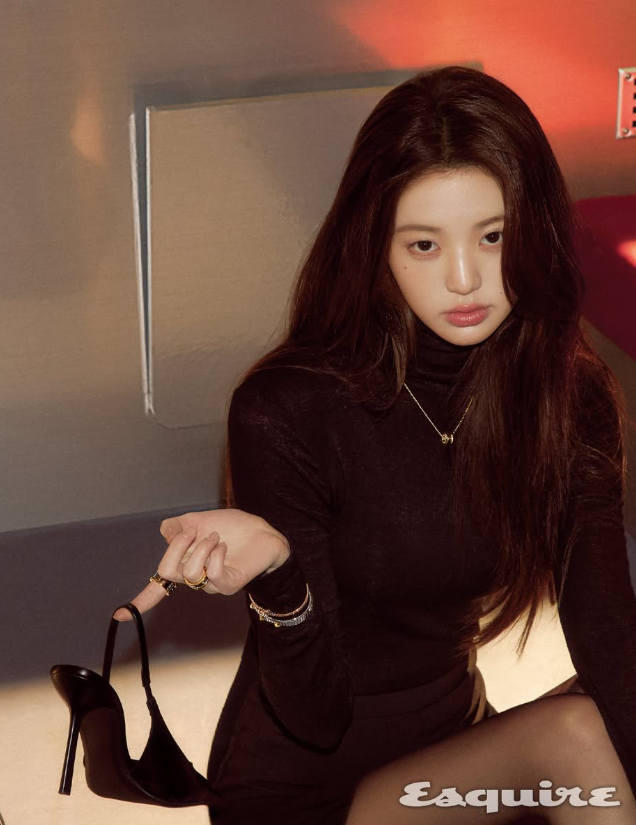 장원영 비주얼 퀸 빛나는 미모, 에스콰이어 화보서 완성한 독보적 아우라
