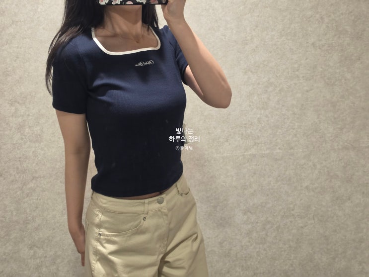 강남 여자옷 로엠 스퀘어넥 자수 골지 티셔츠 네이비