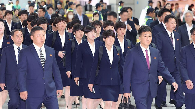  북한 내고향여자축구단 출국, 15억 상금 휩쓸고 북측 호칭에 분노하며 떠난 막전막후