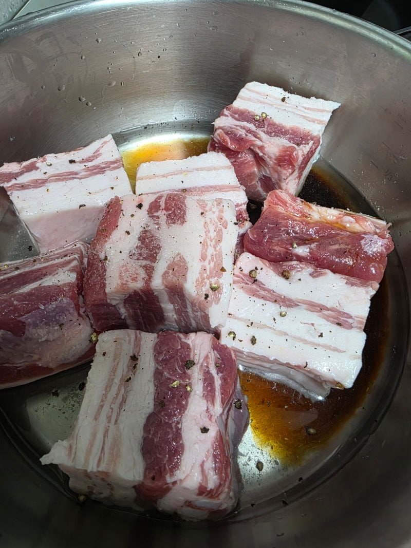 저수분 삼겹수육은 결국 압력솥이더라…아이가 또 해달라고 한 간장수육 레시피