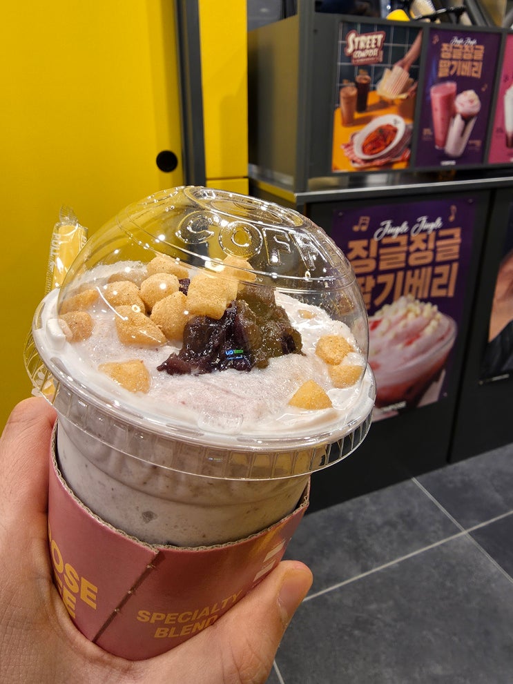  컴포즈커피 파주운정역점 - 운정역 바로 앞의 저가커피점 팥절미 밀크쉐이크