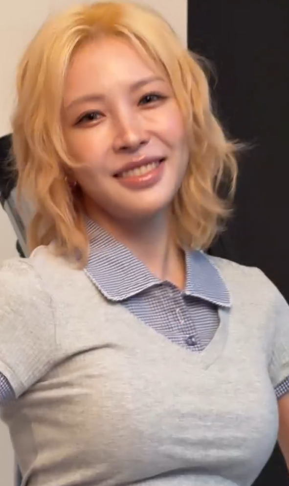  보아, 금발 변신 40대 비주얼 맞어? 히피펌이 너무 잘 어울리네!