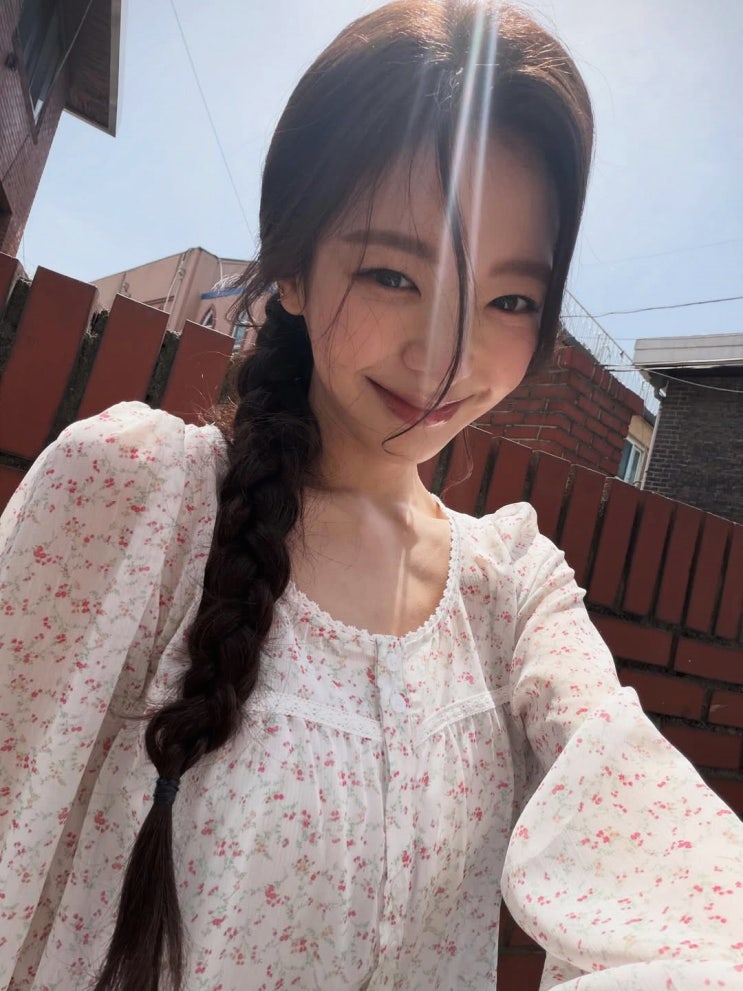  잇지 리아 봄 감성 원피스, 햇살 아래 더 예뻤던 빈티지 플라워룩