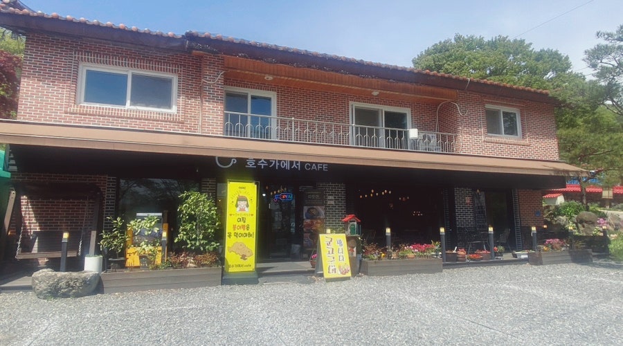 호수가에서 사진 2
