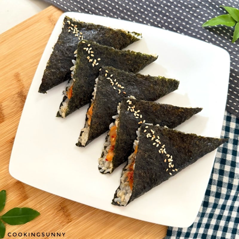 초간단 딱 2가지 재료만 넣어도 정말 맛있는 참치 김치 접는 삼각김밥 만들기 간단한김밥
