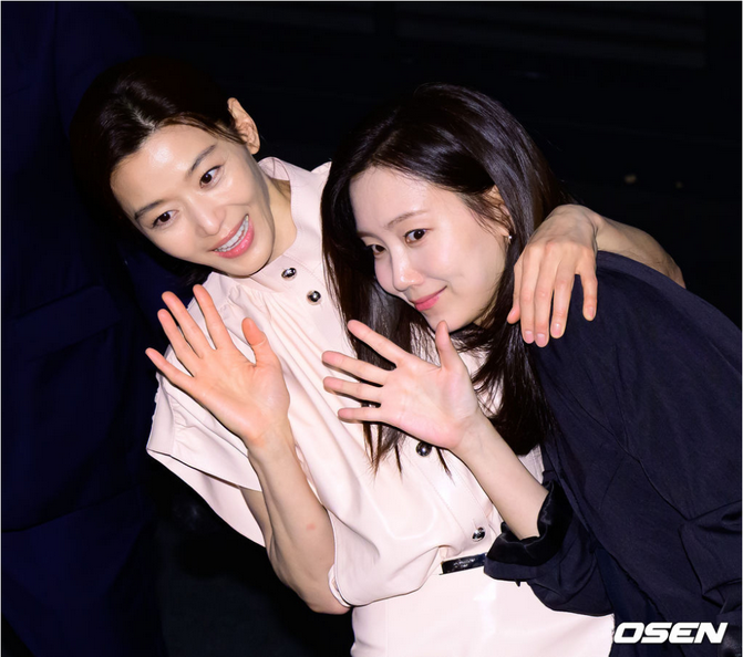 남편이 전부인 구하려다 좀비 됐는데… X와이프 전지현 구하는 현부인 신현빈, 군체
