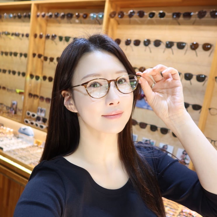 금자안경, 포나인즈, 가마메넨 뿔테 티타늄안경테 다 있는 잠실송파안경원 닥터글라스 추천