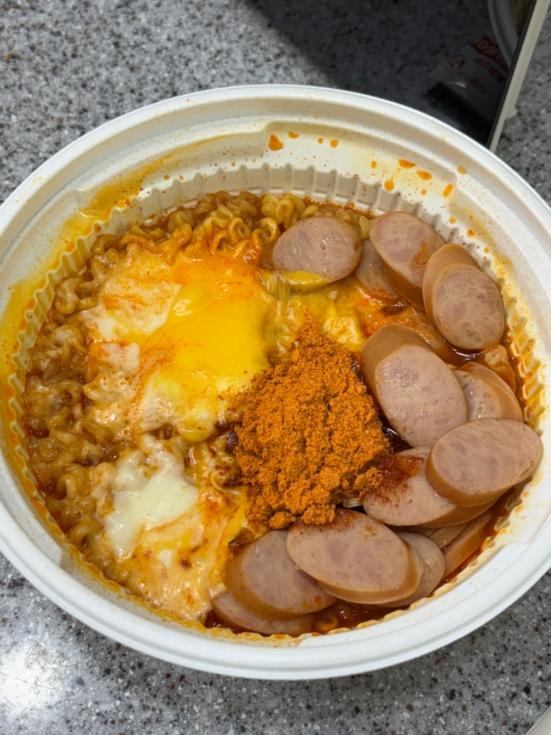 CU 편의점 컵라면 왕뚜껑 국물라볶이 토핑 조리법 인터넷 레시피 추천