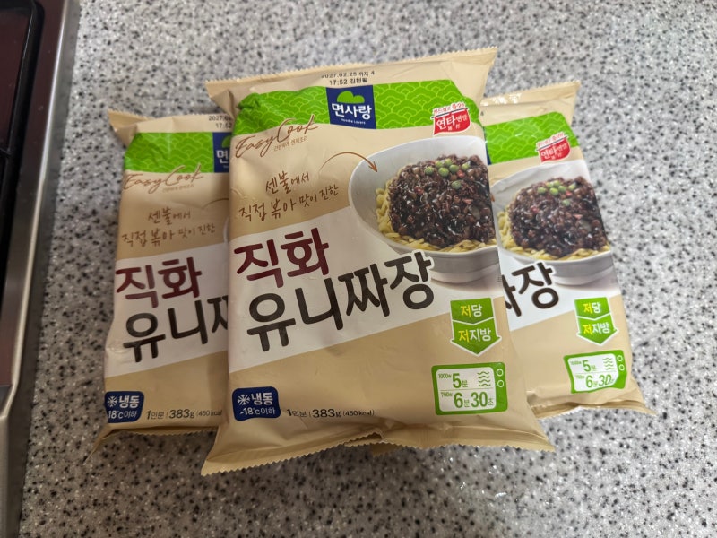 오늘은 왠지 평범한 짜장면 말고 유니짜장이 땡겼다이유는 모름. 몸이 원했음. / 면사랑 직화....