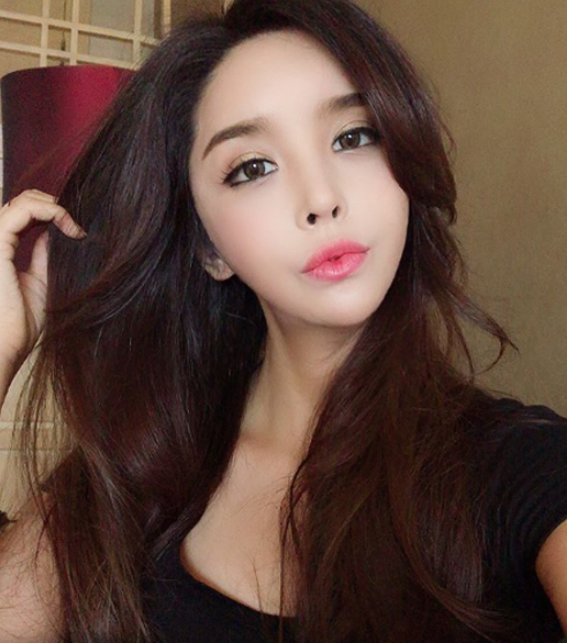1세대 트랜스젠더 방송인 <b>하리수</b> 최신 근황 총정리 | 49세 동안 미모,....