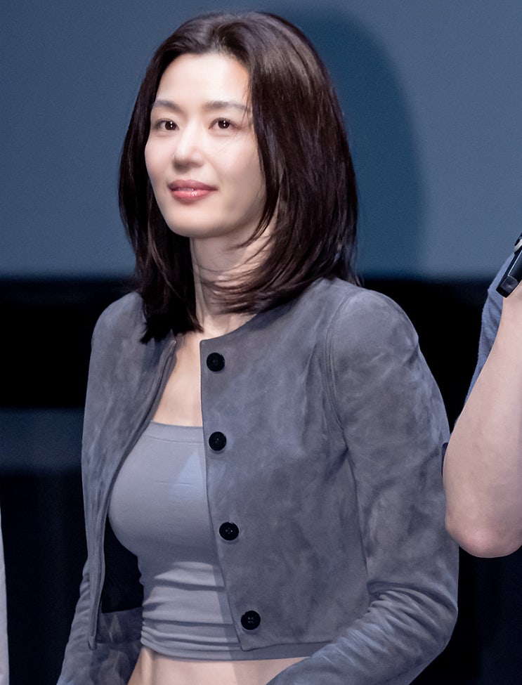 왜 전지현은 2시에 첫 끼를 먹을까? 톱배우가 지키는 '지루한 일관성'의 힘 (인사이트)