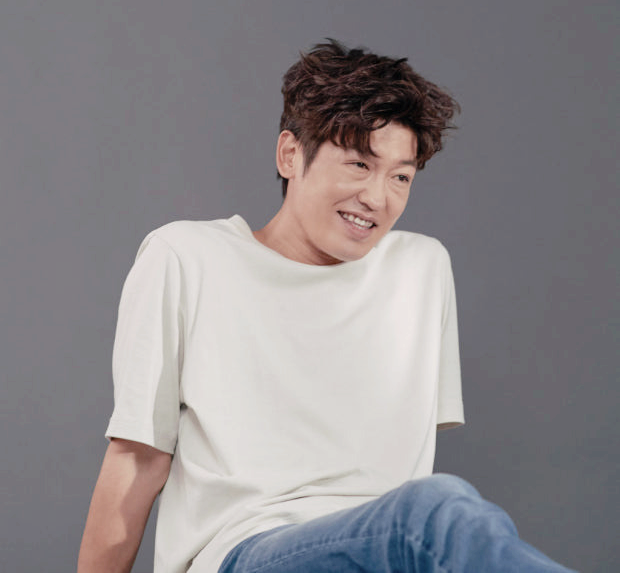 “언제 결혼했어?”… 미혼인 줄 알았는데 벌써 결혼 16년 차인 배우 허성태강렬한 눈빛, 압....