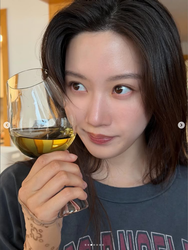 Moon Ga-young Expected to Star in Film 'Two-Piece,' Depicting 'Two Women Heading for Catastrophe'