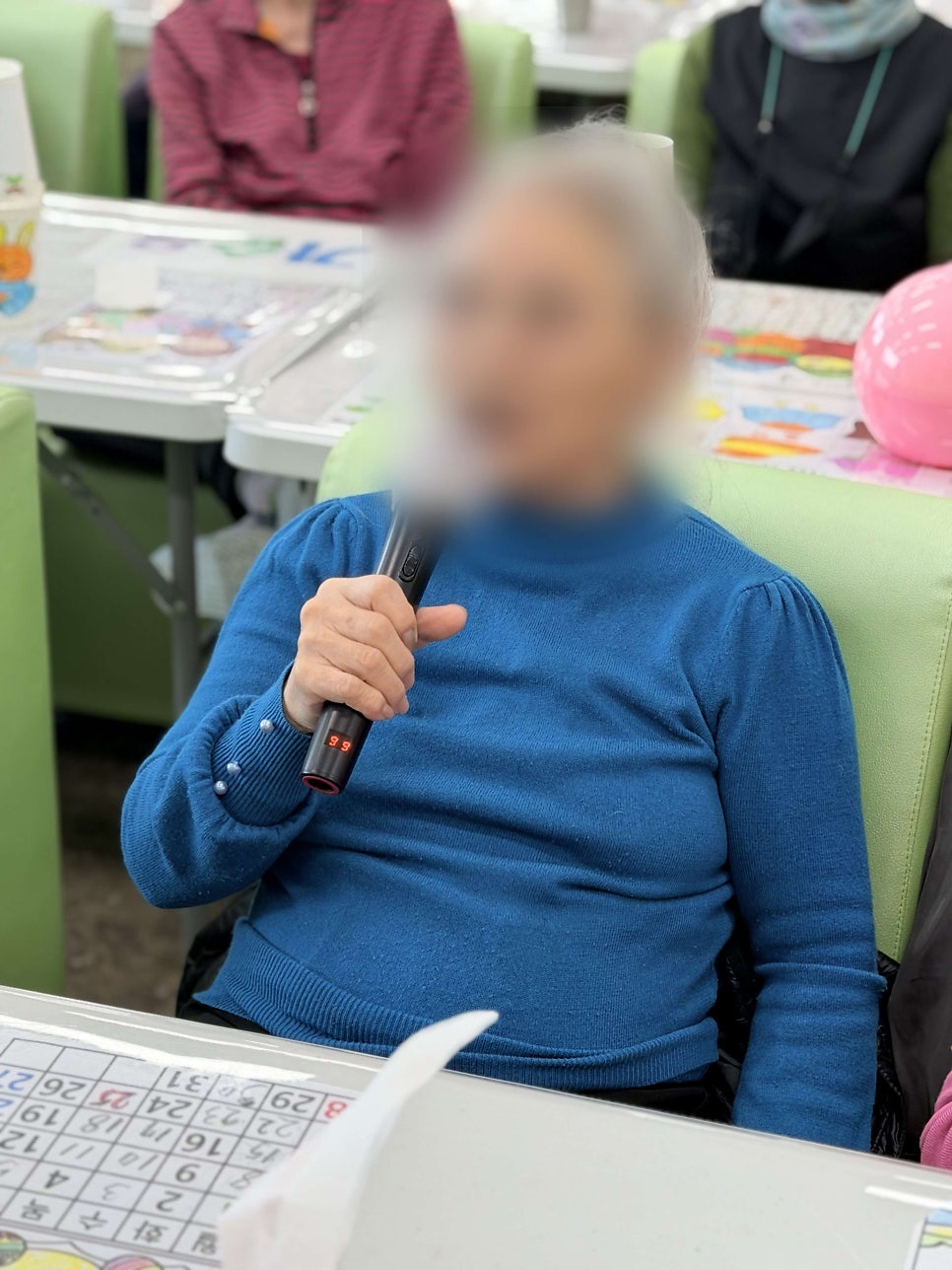 대천주간보호센터 어르신들과 함께한 3.1절 태극기 만들기와 즐거운 일상 이야기