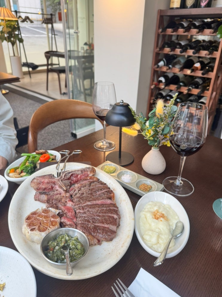  더코너하우스 | 압구정로데오맛집 모임하기 좋은 레스토랑 추천