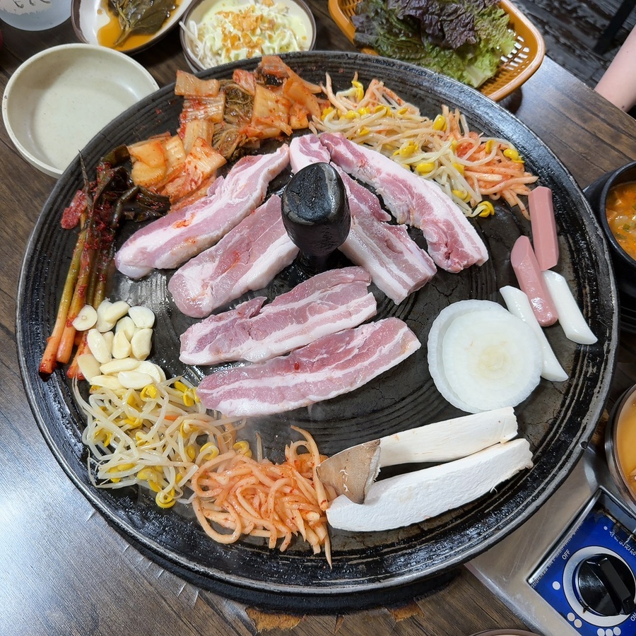 돌쇠솥뚜껑삼겹살 사진 3