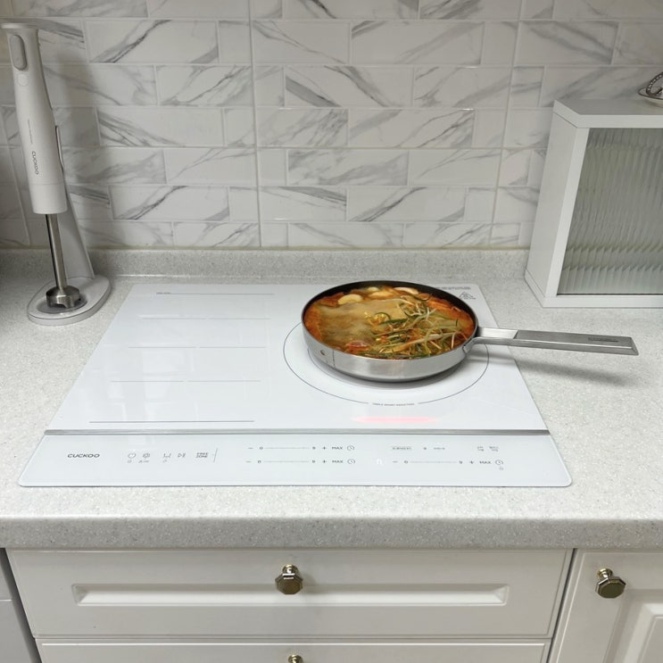 끓어 넘치기 전에 알아서 조절? 쿠쿠 AI 트리플 프리존 인덕션 설치 후기