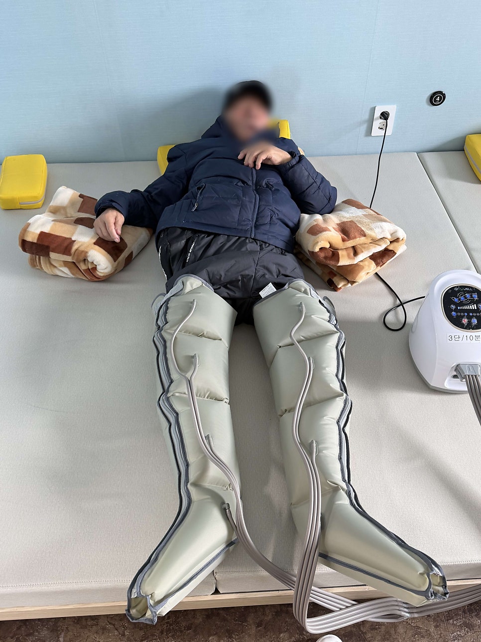 대천주간보호센터 어르신들과 함께한 3.1절 태극기 만들기와 즐거운 일상 이야기