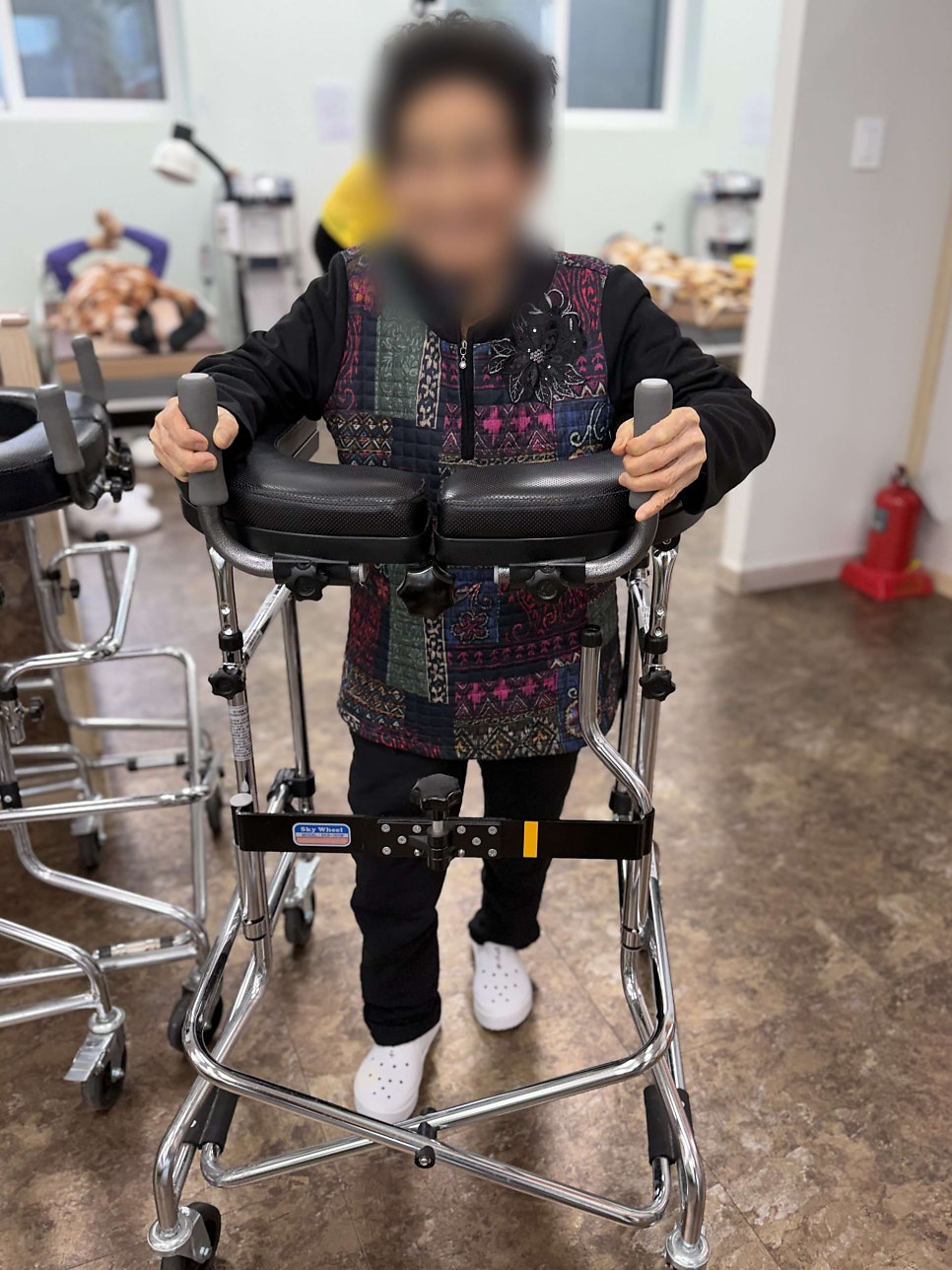 대천주간보호센터 어르신들과 함께한 3.1절 태극기 만들기와 즐거운 일상 이야기