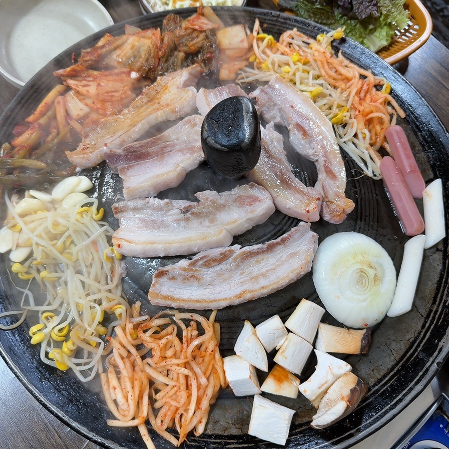 돌쇠솥뚜껑삼겹살 사진 4