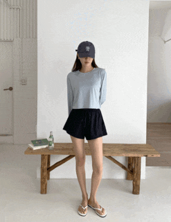 심플리 크롭 래쉬가드 - 물놀이도 편안하게 즐기는 루즈핏 긴팔 수영복