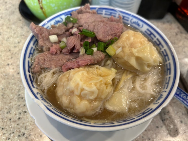  홍콩 센트럴 미슐랭 맛집 완탕면 추천 미드레벨에스컬레이터 완탕면 맛집 침차이키