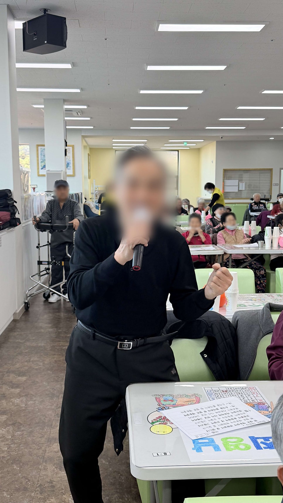 대천주간보호센터 어르신들과 함께한 3.1절 태극기 만들기와 즐거운 일상 이야기