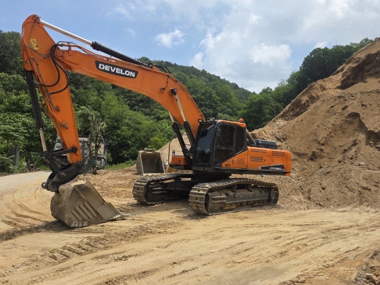  두산 DX380LC-5L 2021년식 뿌레카라인 자동클램프 13이상 궤도형 중고굴삭기
