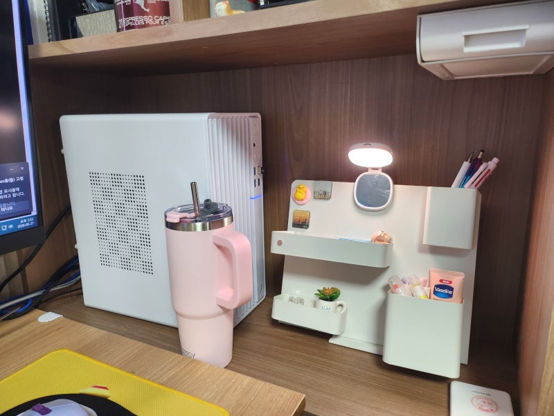 다이소 품절 대란템 드디어 상륙 만 원으로 끝내는 화이트 데스크테리어