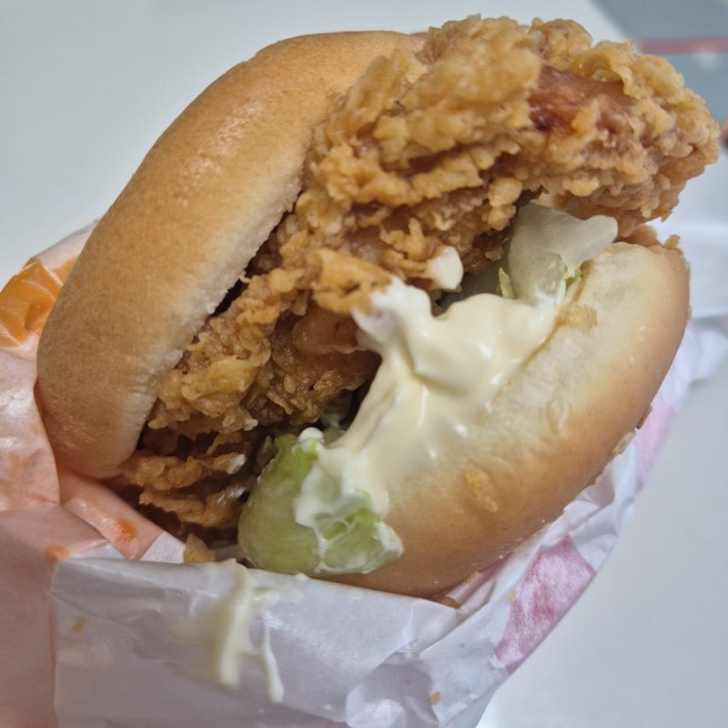 KFC 징거버거 칼로리·영양정보·가격 총정리! 다이어트 중 먹어도 될까? KFC 광안리점 방문 후....