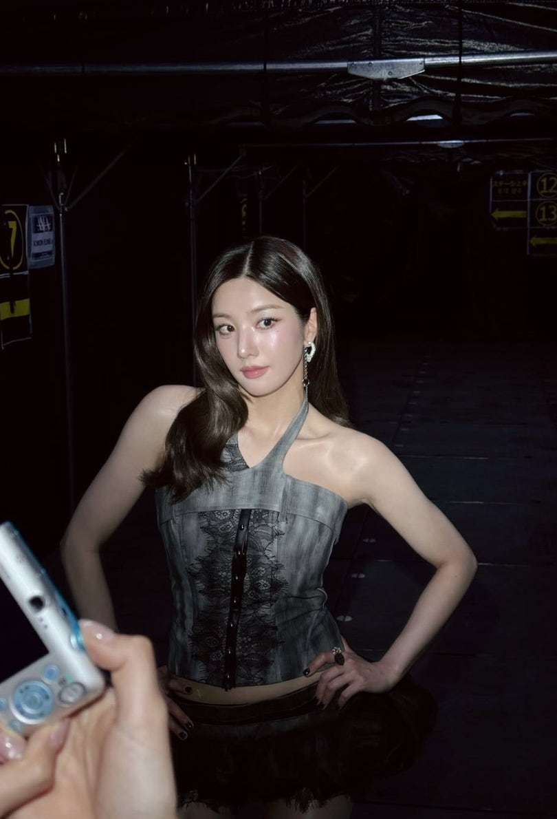 권은비, 도쿄 백스테이지 포착…클래스가 다른 ‘압도적 비주얼 아우라’