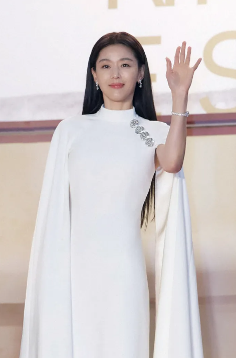 전지현의 나이 잊은 역대급 필모그래피 프로필 총정리. 칸 레드카펫 뒤집어놓은 현실판 천송....
