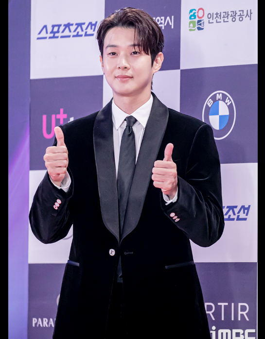 "이게 진짜 찐친이라고?" 정유미·최우식 역대급 설레는 투샷 비하인드