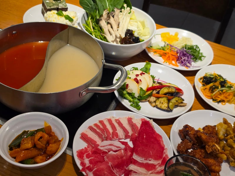 로운 샤브샤브 소고기 무한리필 매력있는 샐러드바 맛집 신촌혼밥