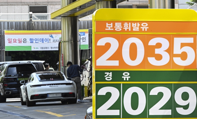 6차 <b>석유 최고가격</b> 4연속 동결, 유류세 <b>인하</b> 2달 연장