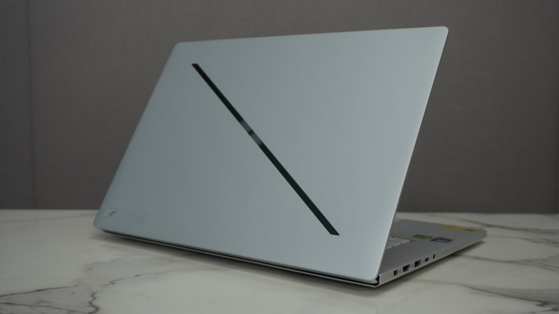 단연 눈길이 가는 디자인과 성능, 휴대성까지 모두 갖춘 프리미엄 게이밍 노트북 ASUS ROG 제피....