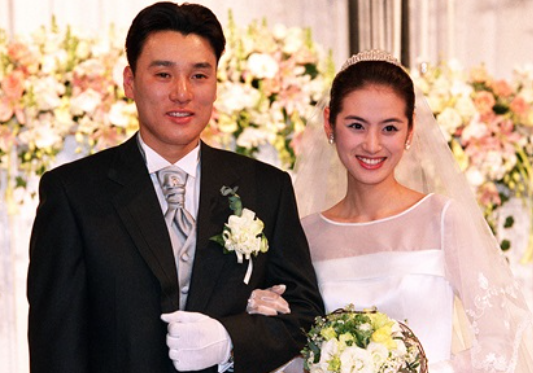 "대학교도 못 가게 될까 봐 뜯어말렸는데…" 21살에 결혼한 모델, 지금은 1100억 건물주 됐다